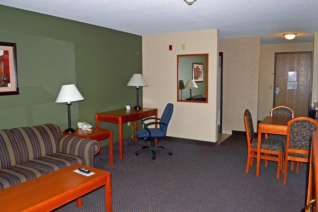 Paola Inn And Suites Rum bild