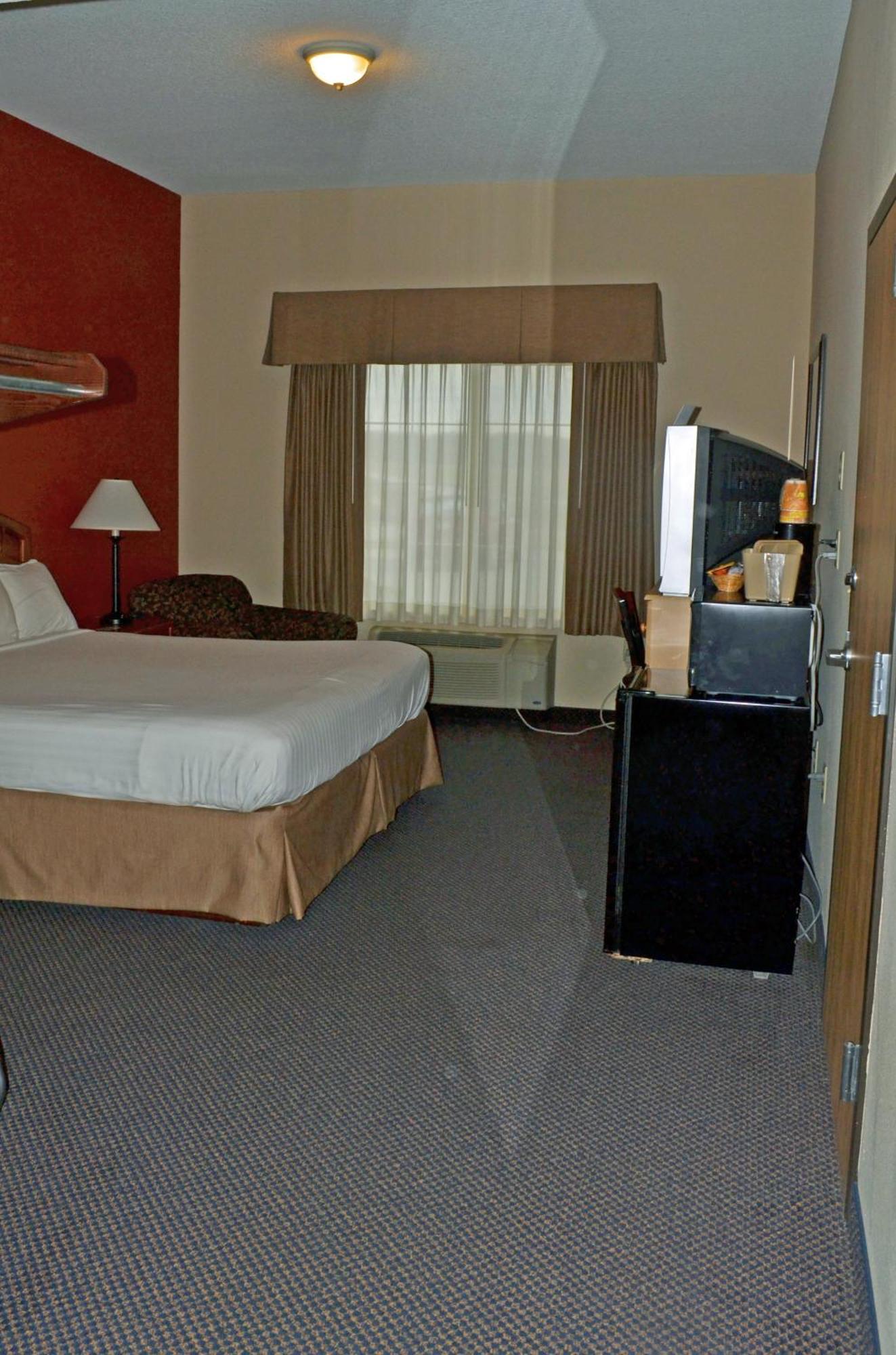 Paola Inn And Suites Exteriör bild