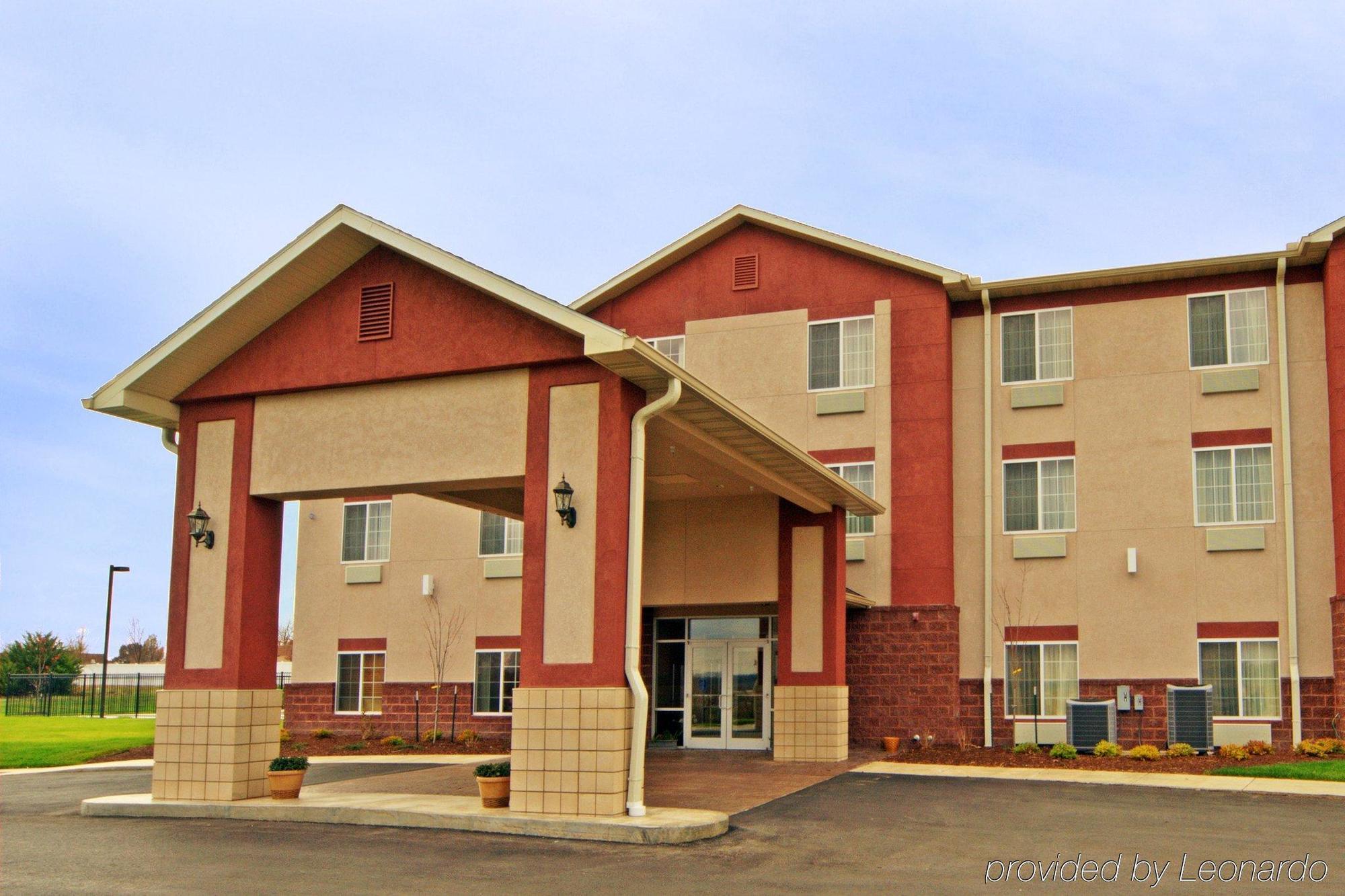 Paola Inn And Suites Exteriör bild