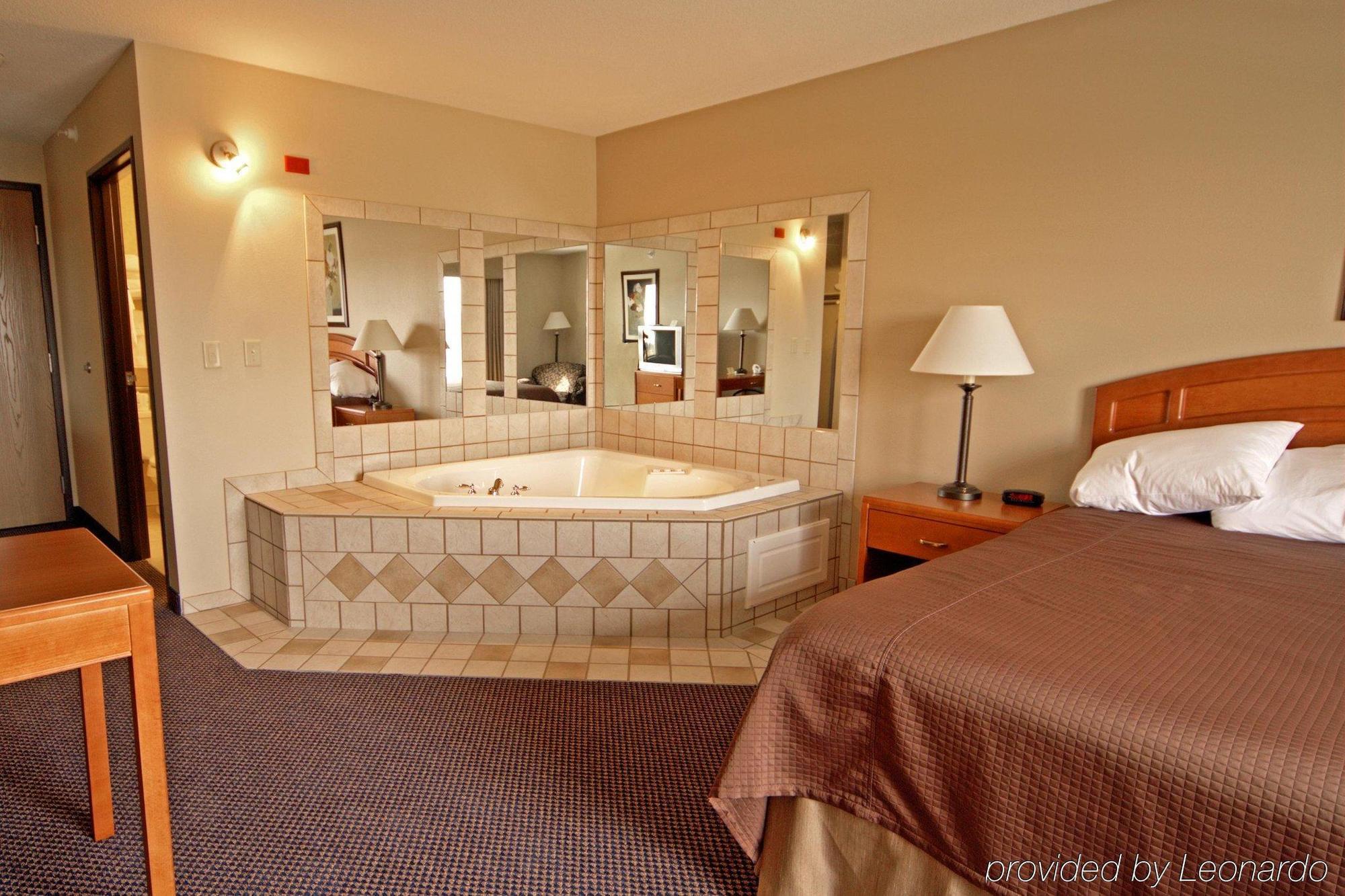 Paola Inn And Suites Rum bild