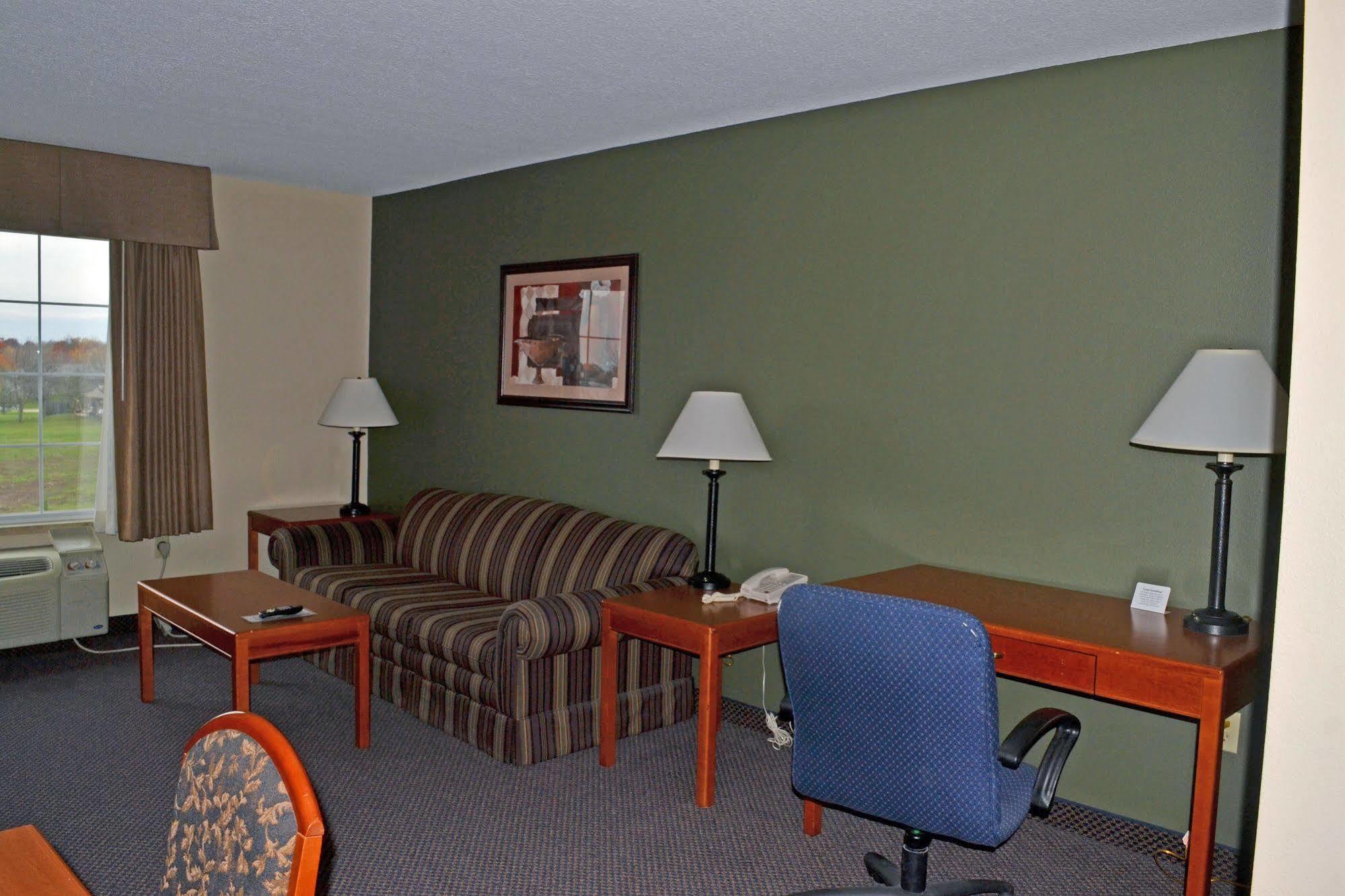 Paola Inn And Suites Exteriör bild
