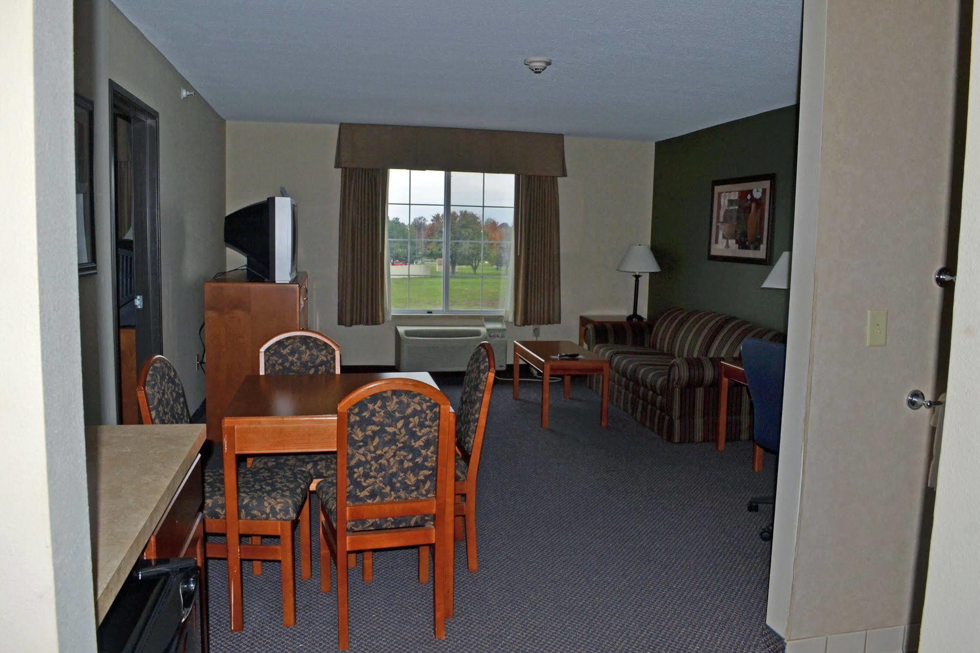 Paola Inn And Suites Exteriör bild